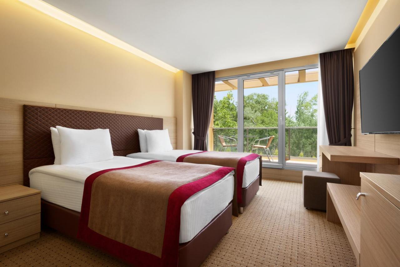 Готель Ramada By Wyndham Istanbul Шіле Екстер'єр фото