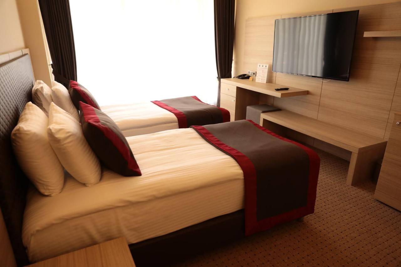 Готель Ramada By Wyndham Istanbul Шіле Екстер'єр фото